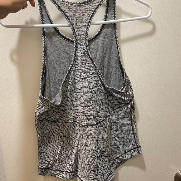 Lululemon Razorback Tank Size 2 - Picture 2 of 2